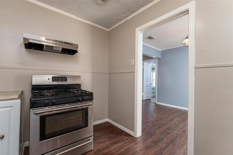 5600 Hiett Court, Fort Worth TX 76112 - Photo 13