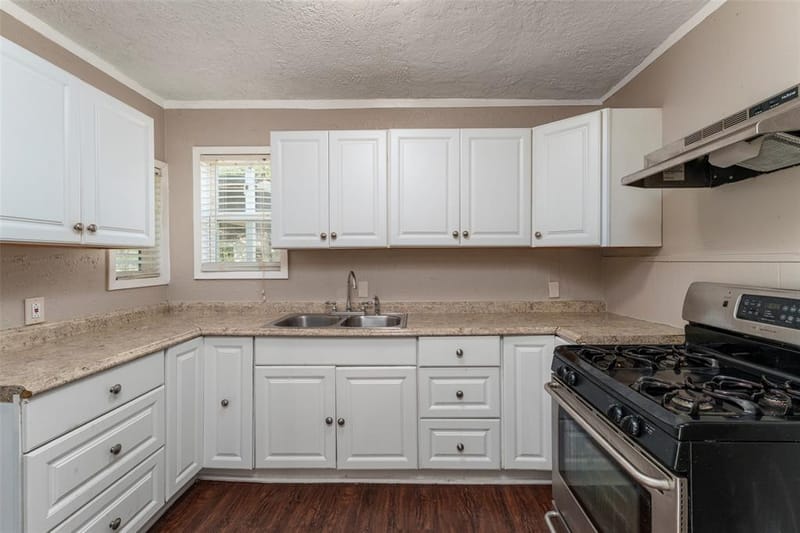 5600 Hiett Court, Fort Worth TX 76112 - Photo 12