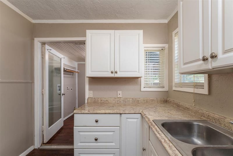 5600 Hiett Court, Fort Worth TX 76112 - Photo 14