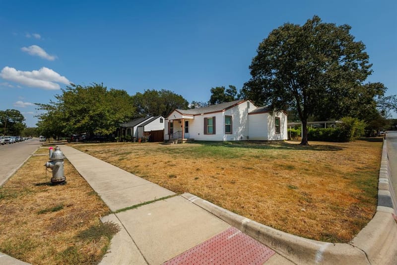913 S Sargent Street, Fort Worth TX 76103 - Photo 2