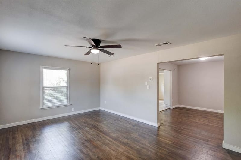 913 S Sargent Street, Fort Worth TX 76103 - Photo 3