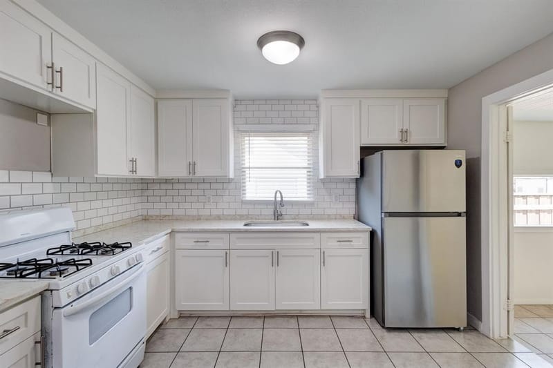 913 S Sargent Street, Fort Worth TX 76103 - Photo 9