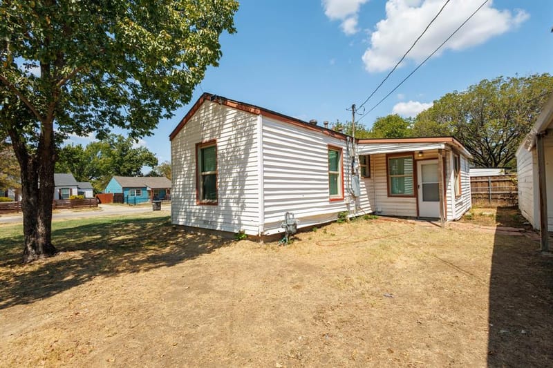 913 S Sargent Street, Fort Worth TX 76103 - Photo 14