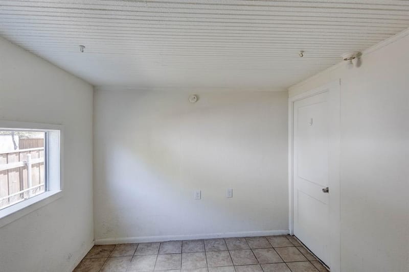 913 S Sargent Street, Fort Worth TX 76103 - Photo 11