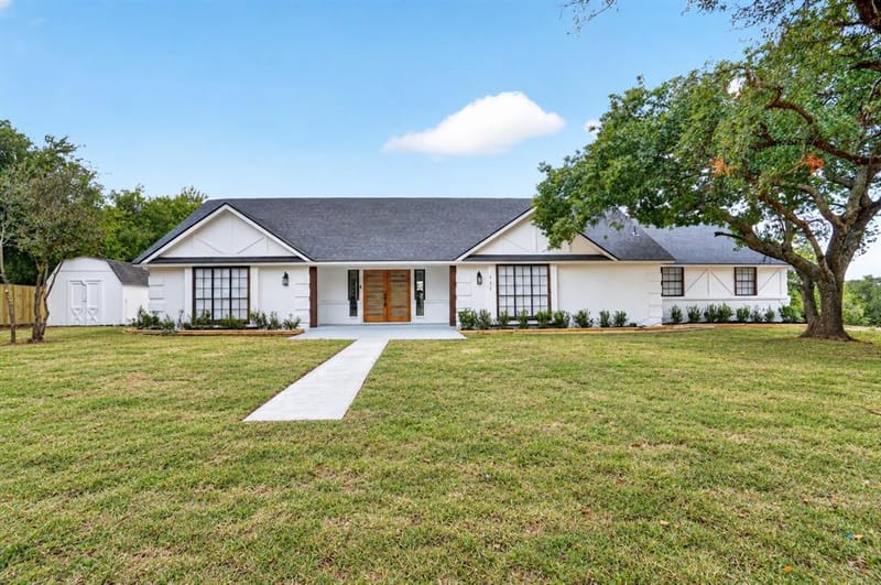 111 Woodcrest Street, Weatherford TX 76087