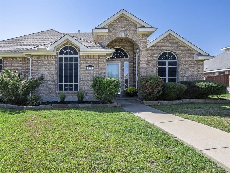 10201 Evergreen Drive, Rowlett TX 75089 - Photo 2