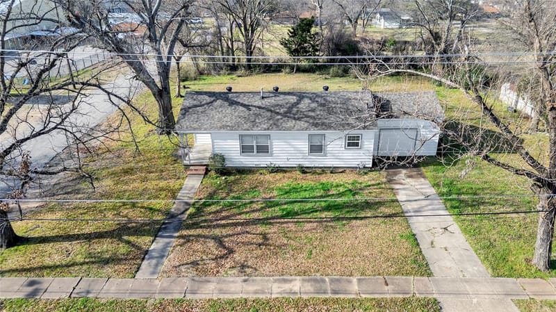 901 Johnson Street, Terrell TX 75160 - Photo 2