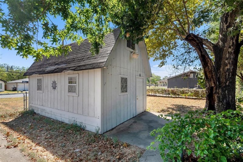 2500 W Elm Street, Denison TX 75020 - Photo 17