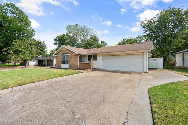 1924 Canterbury Street, Irving TX 75062 - Photo 2