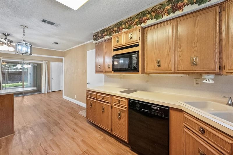 1924 Canterbury Street, Irving TX 75062 - Photo 16