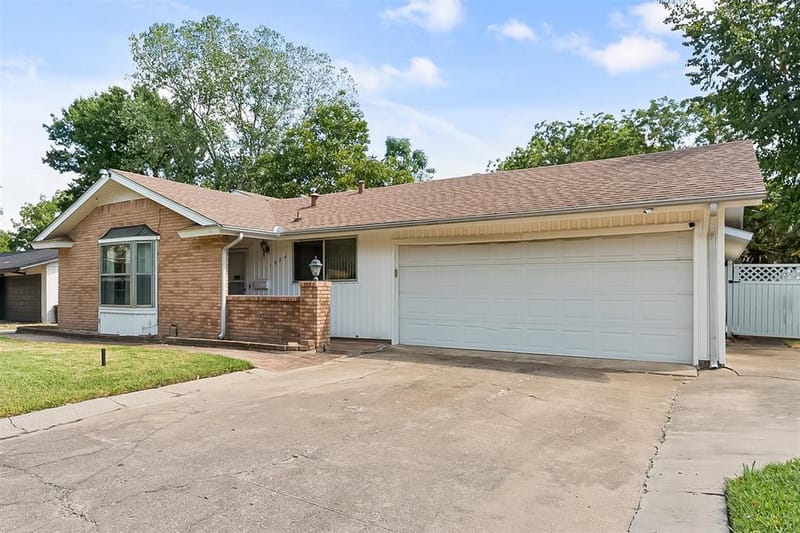 1924 Canterbury Street, Irving TX 75062 - Photo 3