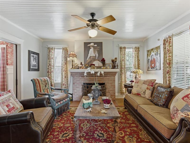 322 W Bridge Street, Granbury TX 76048 - Photo 13