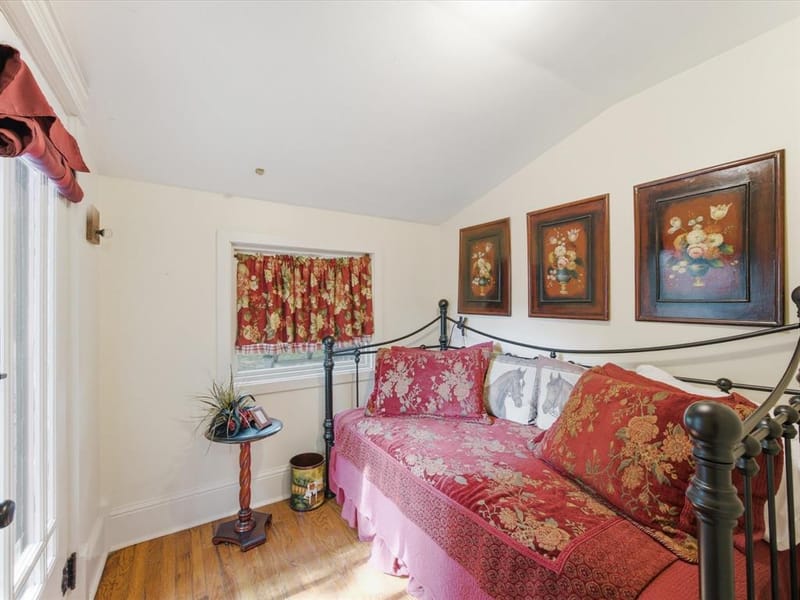 322 W Bridge Street, Granbury TX 76048 - Photo 5