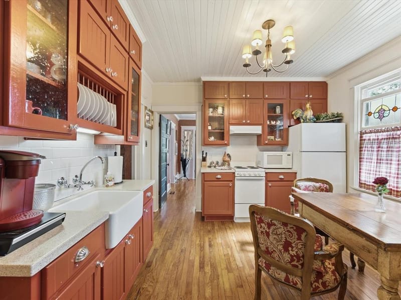 322 W Bridge Street, Granbury TX 76048 - Photo 8