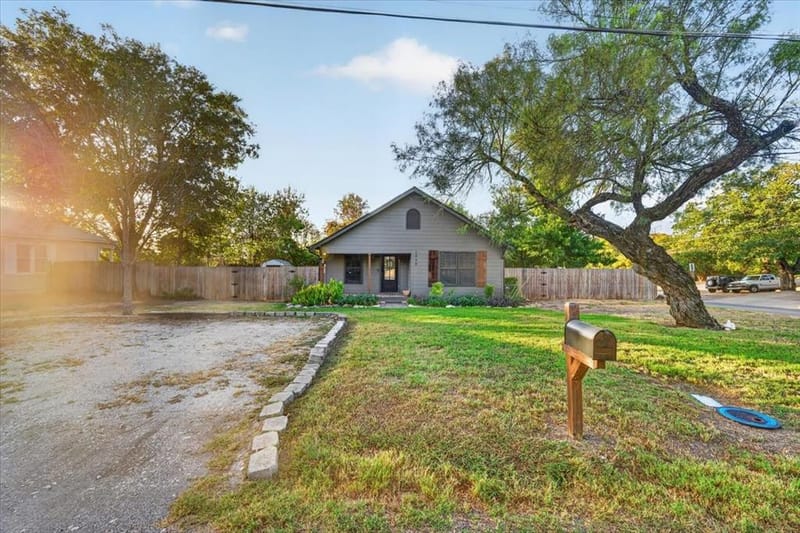 1090 Counts Street, Stephenville TX 76401 - Photo 2