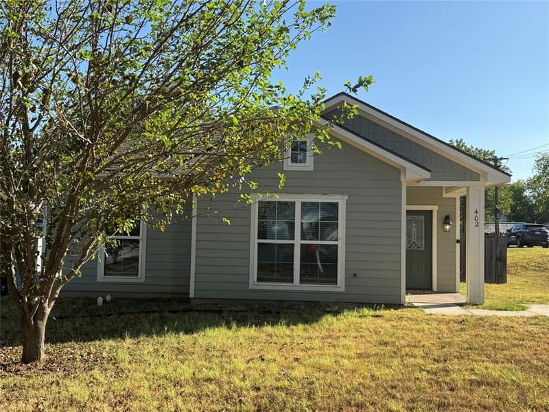 402 W Avenue C, Waxahachie TX 75165 - Photo 2