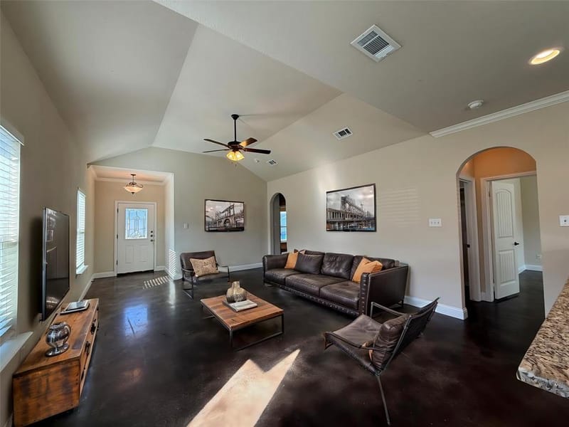 402 W Avenue C, Waxahachie TX 75165 - Photo 13
