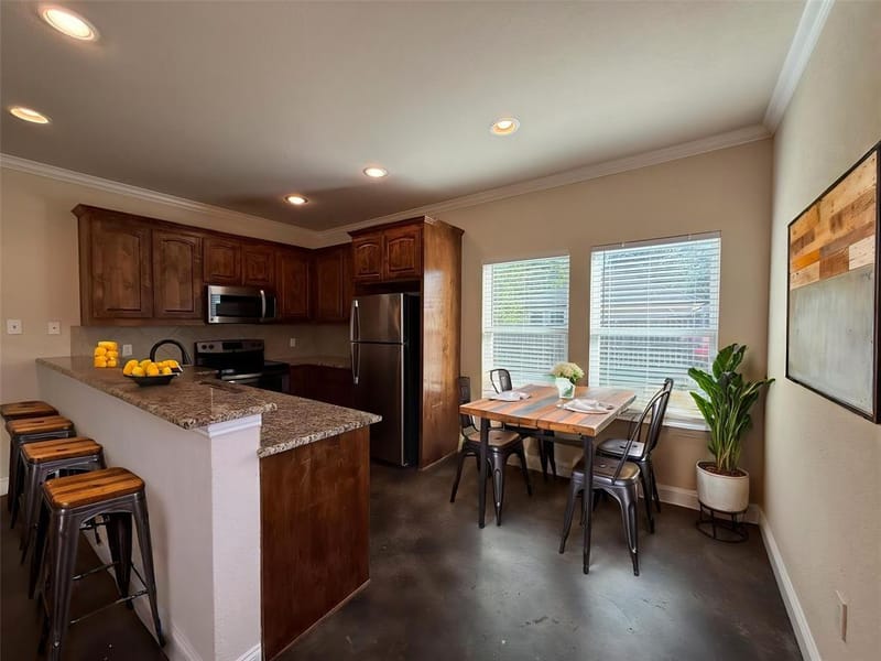 402 W Avenue C, Waxahachie TX 75165 - Photo 9