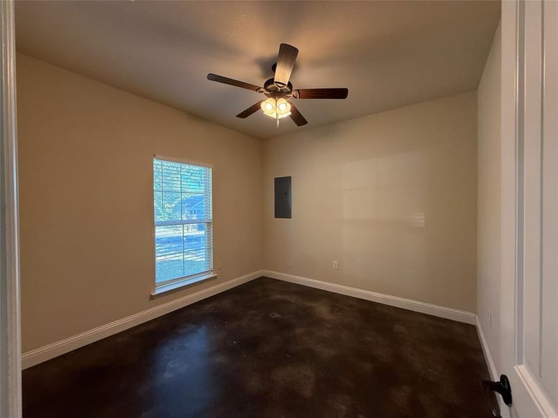 402 W Avenue C, Waxahachie TX 75165 - Photo 24