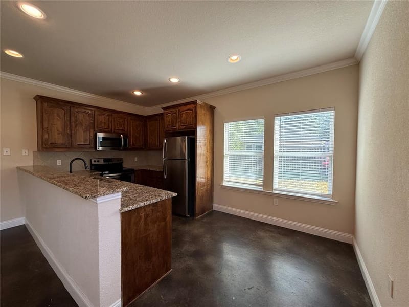 402 W Avenue C, Waxahachie TX 75165 - Photo 10