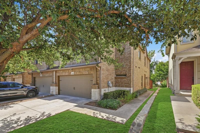 6529 Rutherford Road, Plano TX 75023 - Photo 2
