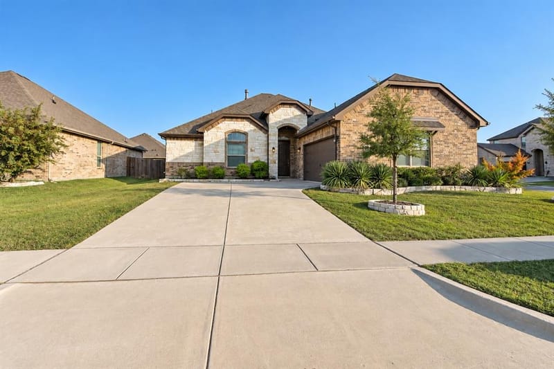 3451 April Breeze Trail, Grand Prairie TX 76065 - Photo 2
