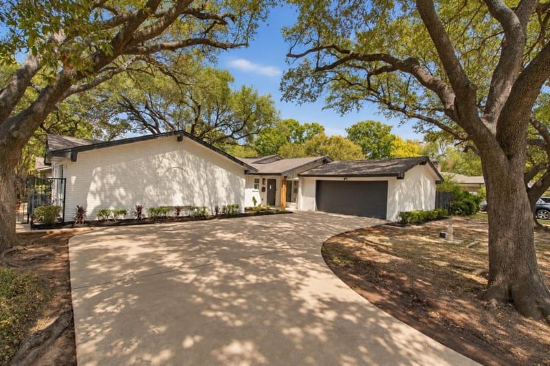 4905 Rock River Drive, Fort Worth TX 76103 - Photo 2
