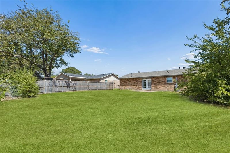 910 Quebec Drive, Garland TX 75040 - Photo 2