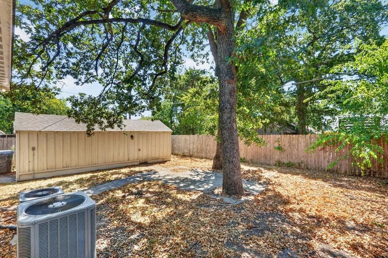 1214 E Waco Avenue, Dallas TX 75216 - Photo 29