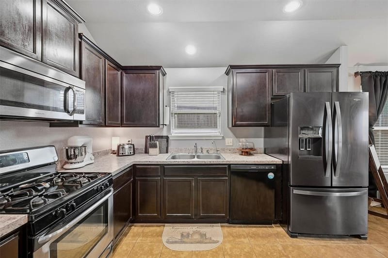 409 Bryn Mawr Lane, Van Alstyne TX 75495 - Photo 12
