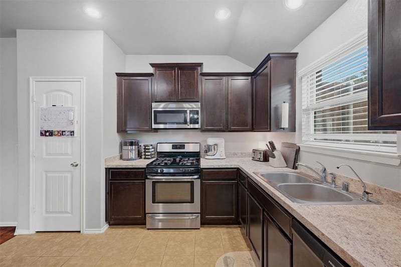 409 Bryn Mawr Lane, Van Alstyne TX 75495 - Photo 14