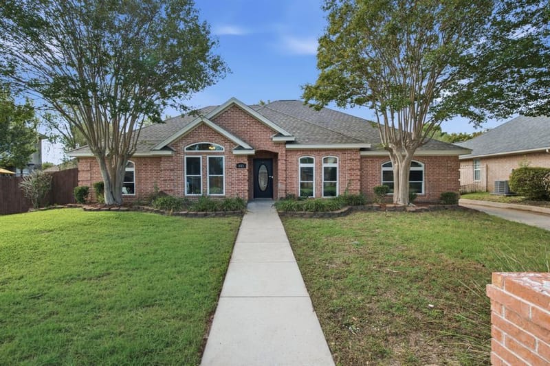 405 Montreal Drive, Hurst TX 76054