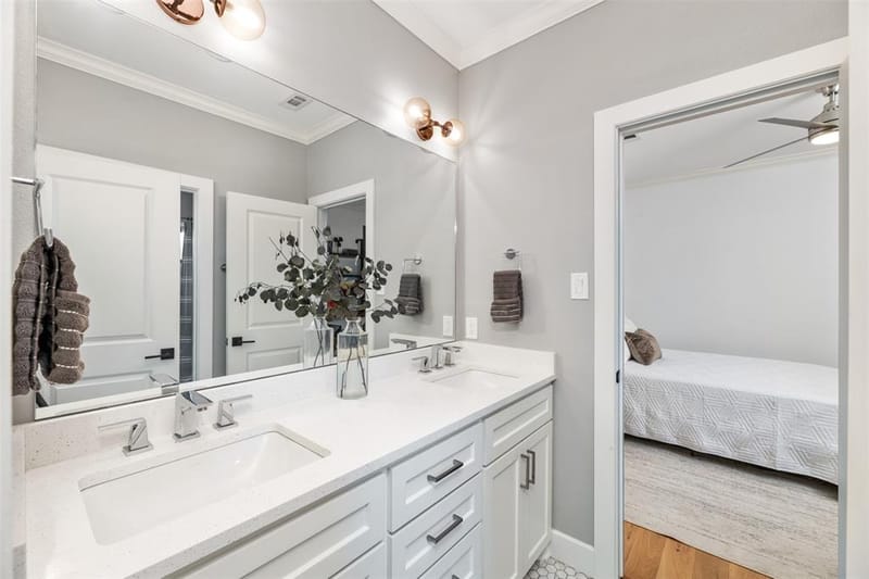 8715 Forest Hills Boulevard, Dallas TX 75218 - Photo 23