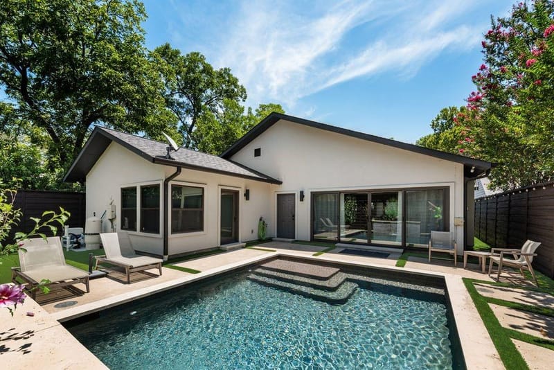 8715 Forest Hills Boulevard, Dallas TX 75218 - Photo 2