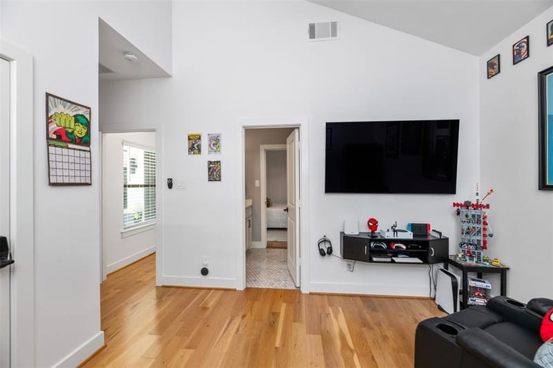 8715 Forest Hills Boulevard, Dallas TX 75218 - Photo 25