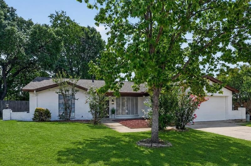 1904 Briar Meadow Drive, Arlington TX 76014 - Photo 2