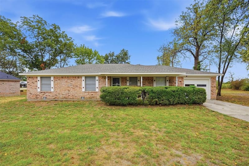 400 E Murdock Street, Collinsville TX 76233
