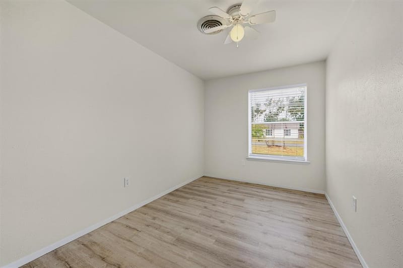 400 E Murdock Street, Collinsville TX 76233 - Photo 20