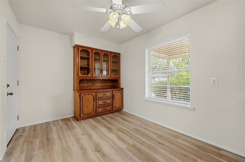 400 E Murdock Street, Collinsville TX 76233 - Photo 9