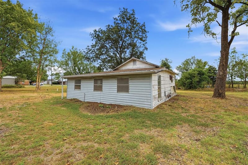 400 E Murdock Street, Collinsville TX 76233 - Photo 29