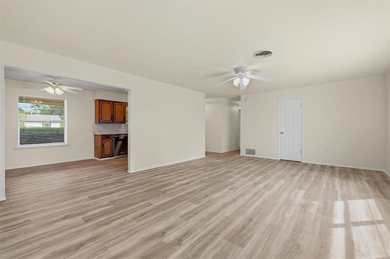 400 E Murdock Street, Collinsville TX 76233 - Photo 8