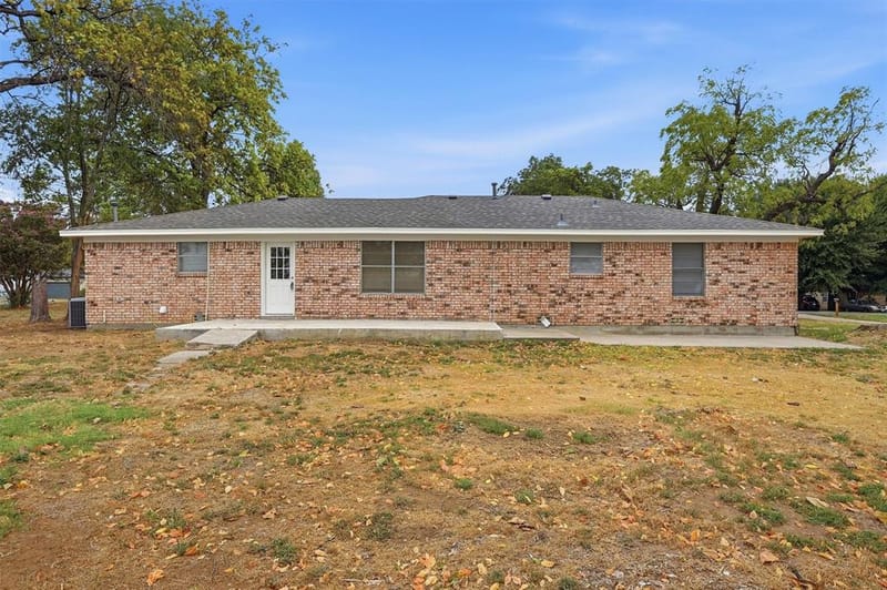 400 E Murdock Street, Collinsville TX 76233 - Photo 25