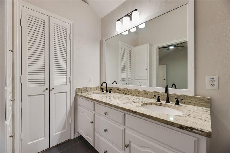2525 W Oakdale Road, Irving TX 75060 - Photo 16