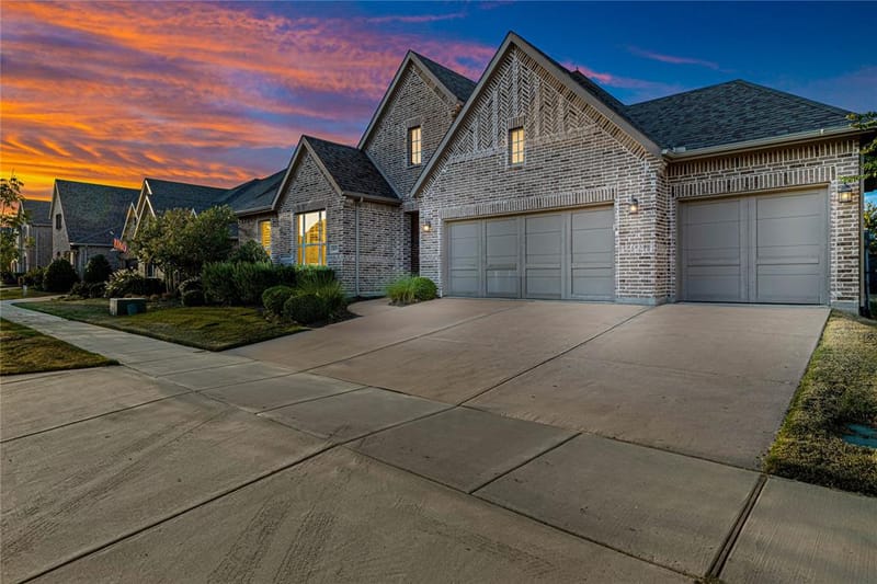 829 Boardwalk Way, Little Elm TX 76227 - Photo 2