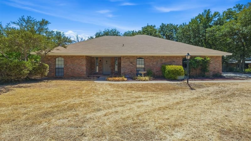 1209 Spanish Moss Drive, Granbury TX 76048 - Photo 2