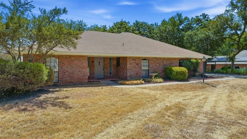 1209 Spanish Moss Drive, Granbury TX 76048 - Photo 3