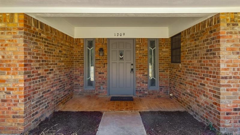 1209 Spanish Moss Drive, Granbury TX 76048 - Photo 5