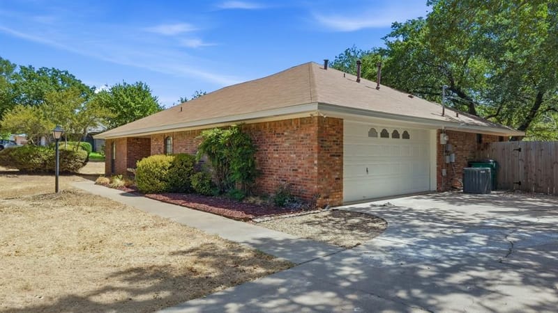 1209 Spanish Moss Drive, Granbury TX 76048 - Photo 4