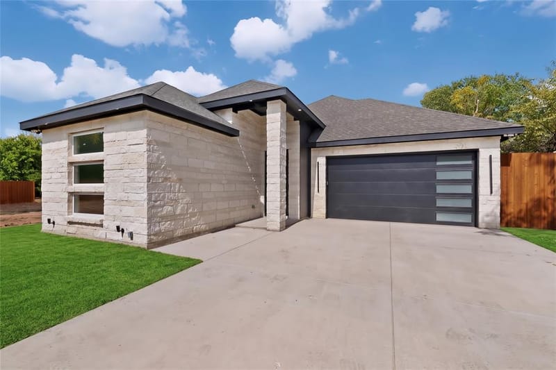 1717 Pear Street, Dallas TX 75215 - Photo 2