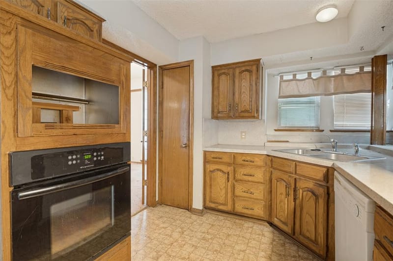 1901 Wedgewood Drive, Grand Prairie TX 75050 - Photo 13